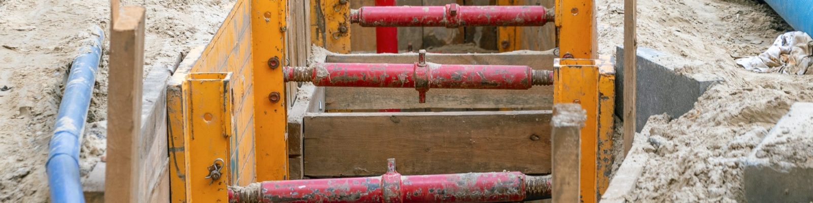 RIICCM210E Install trench support