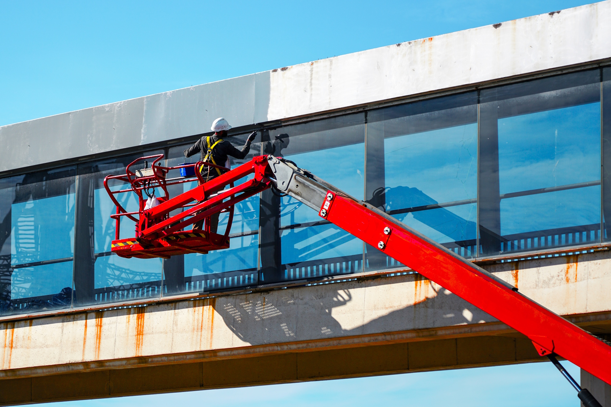 RIIHAN301E Operate elevating work platform