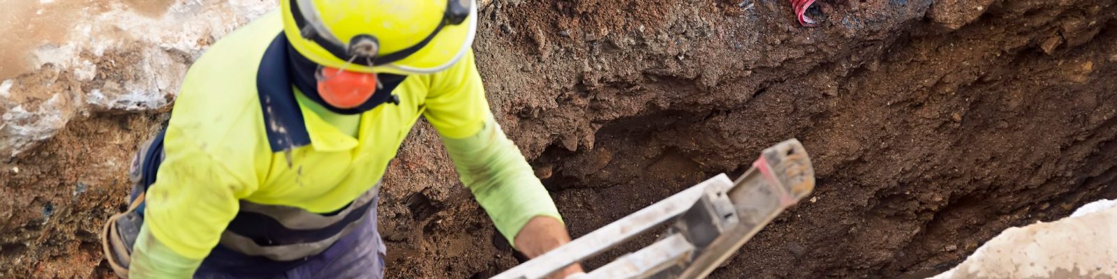 RIICCM202E Identify, locate and protect underground services